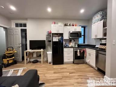 Main picture of 829 Beacon St Apartments