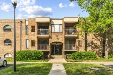 Main picture of 9 Silverwood Cir