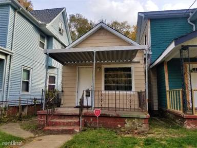 Main picture of 1614 NE Madison Ave