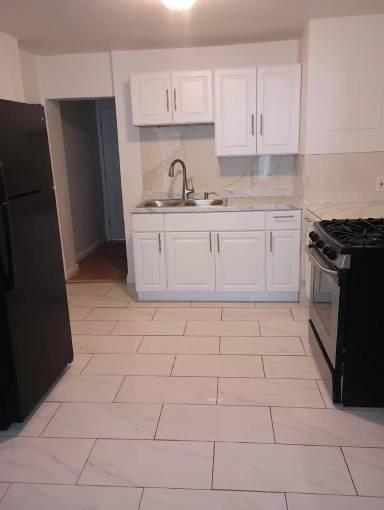 Main picture of 1110 W Hamburg St