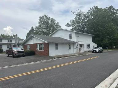 Main picture of 338 N Hook Rd