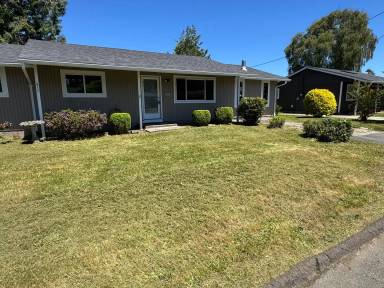 Main picture of 120 SE Salmon St