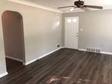 Main picture of 1016 N Oak St