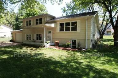 Main picture of 5851 S 51st St