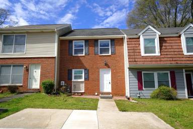Main picture of 108 Wrenwood Ln