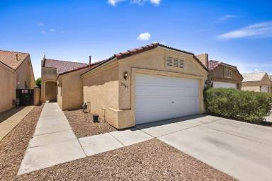 Main picture of 2945 Country Club Dr