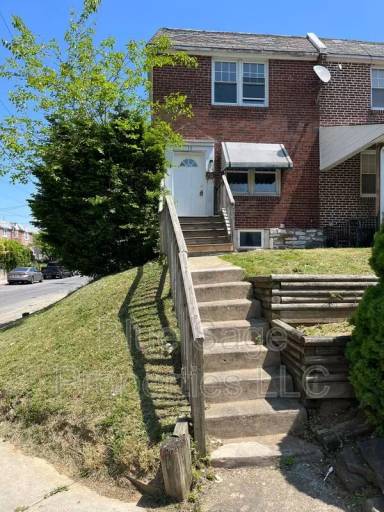 Main picture of 15 King Ave