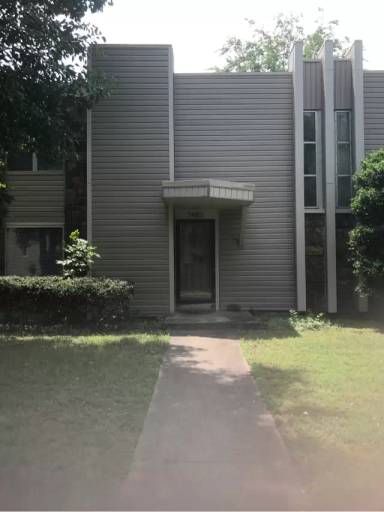 Main picture of 7485 S Yale Ave