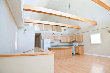 Main picture of 3245 N Oakland