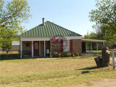 Main picture of 565 Main St