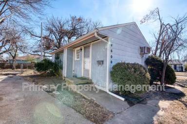 Main picture of 4600 N Hamilton Dr