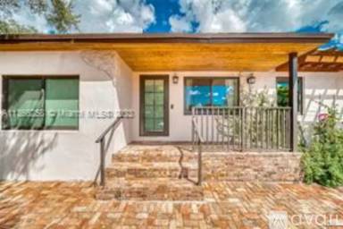 Main picture of 6631 Tamiami Canal Rd