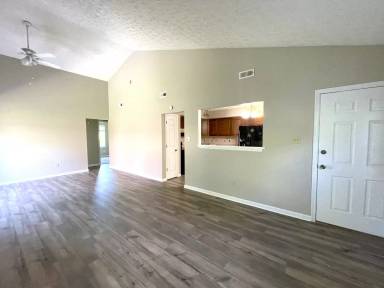 Main picture of 1604 Clear Brook Dr