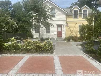 Main picture of 29 1/2 Marsh St