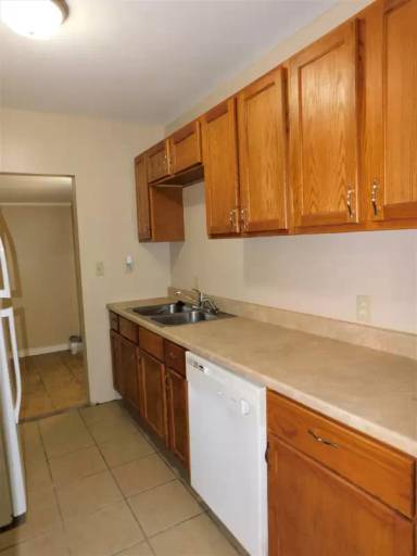 Main picture of 914 NE Michigan Ave