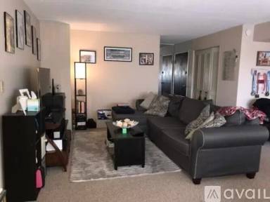 Main picture of 1243 Beacon St