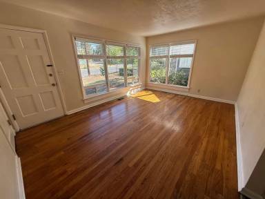 Main picture of 463 NE Franklin Ave