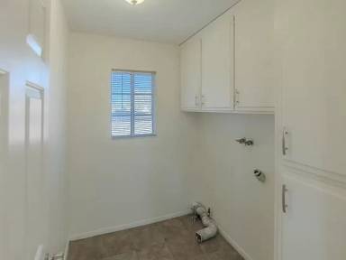 Main picture of 15409 Lindero St
