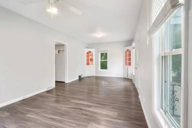 Main picture of 1223 W 19th St