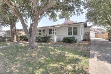 Main picture of 6046 Hugo Dr