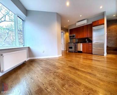 Main picture of 167 W 10th St