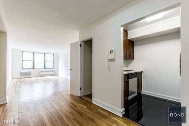 Main picture of 305 W 13th St