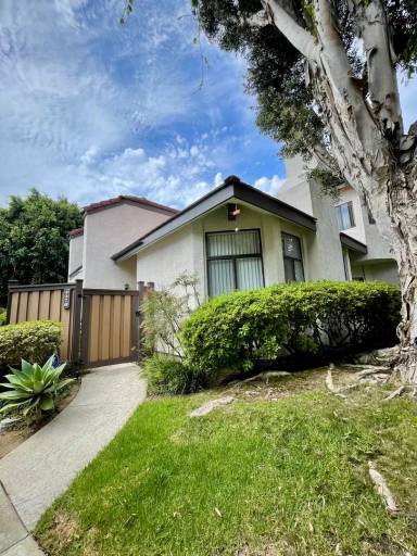 Main picture of 4470 Emerald St