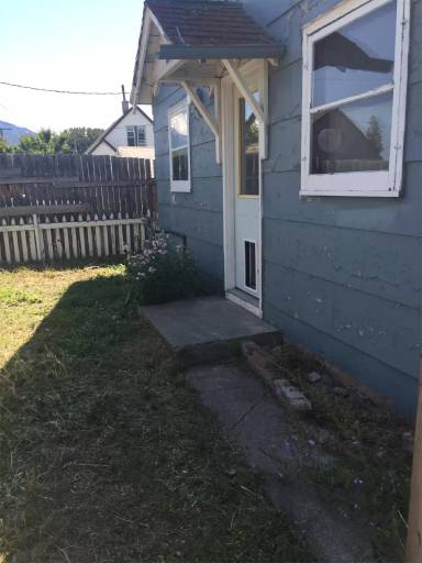 Main picture of 119 1/2 S F St