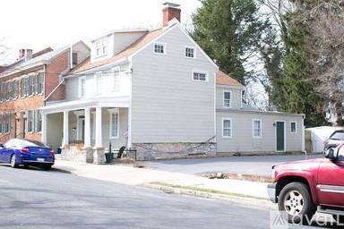 Main picture of 117 W Pomfret St