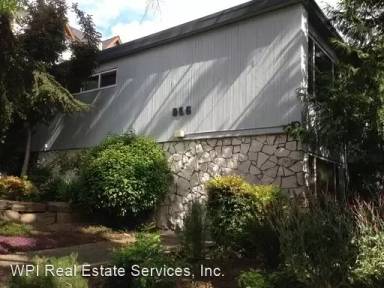 Main picture of 906 N 74th St