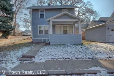 Main picture of 209 E 13th St