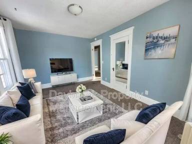 Main picture of 915 Broadway N