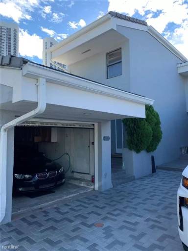 Main picture of 240 Poinciana Dr