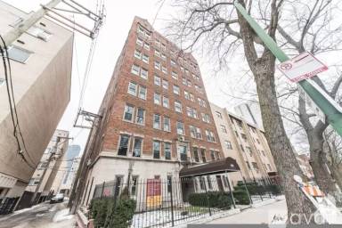 Main picture of 940 Winona