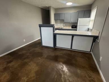 Main picture of 308 W Sixth St