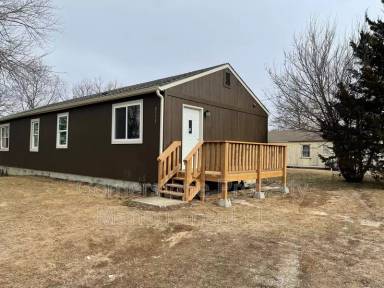 Main picture of 8185 Center Dr