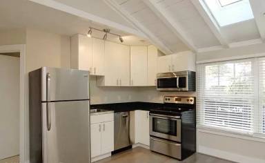 Main picture of 902 W Main St