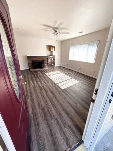 Main picture of 310 Davis St