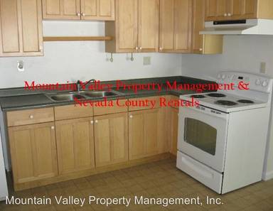 Main picture of 217 N School St