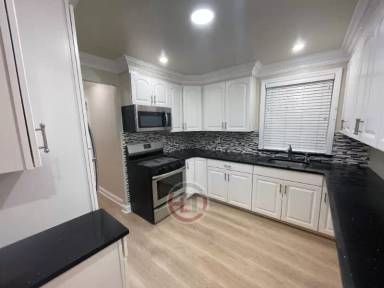 Main picture of 2026 Paulding Ave