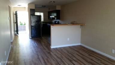 Main picture of 5235 SE Lambert St