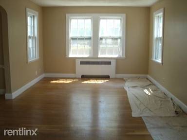Main picture of 55 Pond St