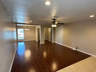 Main picture of 1592 College Pkwy
