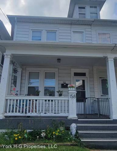 Main picture of 138 S Franklin St