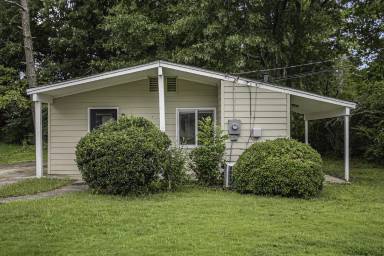 Main picture of 1013 Manor Cir