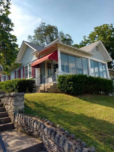 Main picture of 131 Shirley St