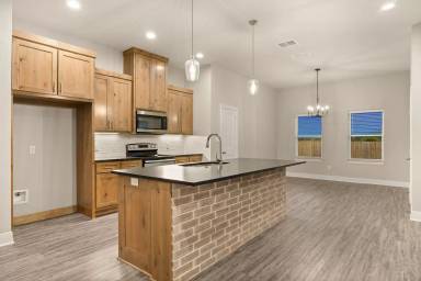 Main picture of 1617 Legacy Dr