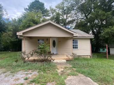 Main picture of 505 W Lake Dr