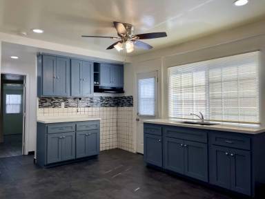 Main picture of 3830 Maple Ave