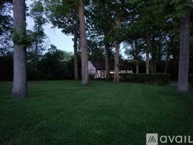 Main picture of 617 W Everett Rd